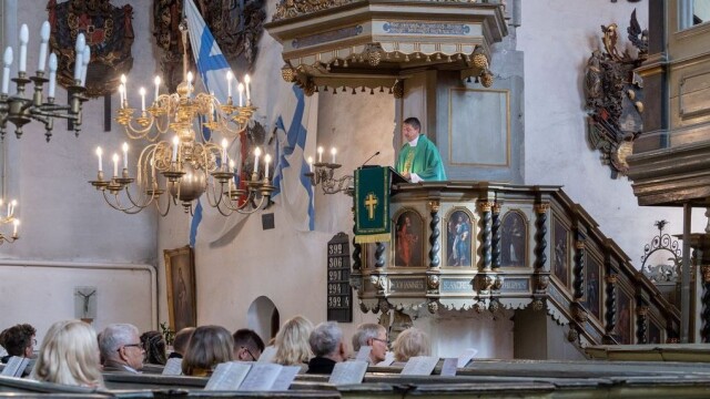 Igaunijā luterāņi pārtrauc laulāt viendzimuma pāru laulību dēļ