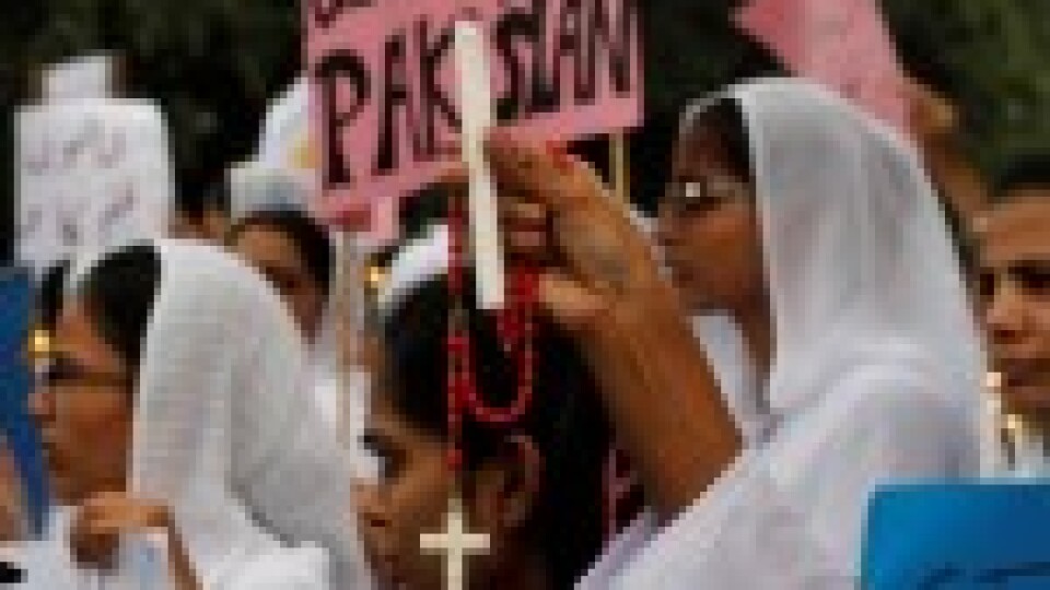 Pakistānā skolas direktore nolaupa pusaudzi ar mērķi pievērst islāmam
