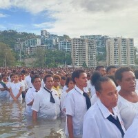 Papua-Jaungvinejā ūdens kristības pieņem vairāk nekā 300 tūkstoši cilvēku