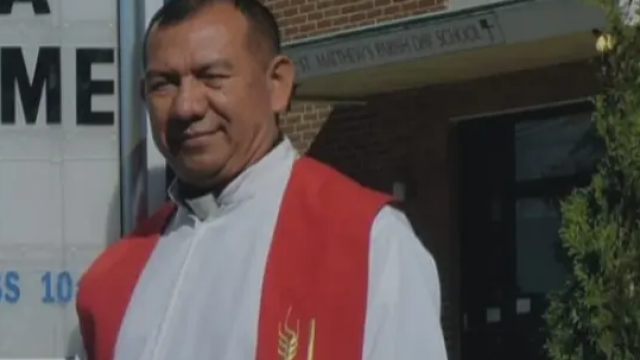 Priesteris rūpējas par bērniem mātes prombūtnē