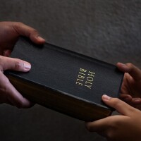 Humānās palīdzības organizācija sūta Bībeles uz Ziemeļkoreju