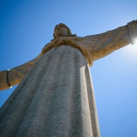 Kantrimūzikas dziedātāja Ella Lenglija pēc koncerta atcelšanas apliecina savu ticību Jēzu. Kantrimūzikas dziedātāja Ella Lenglija pēc koncerta atcelšanas apliecina savu ticību Jēzu.