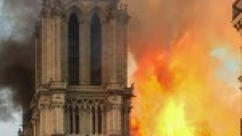 Franču kinorežisors uzņems filmu par ugunsgrēku Parīzes Dievmātes katedrālē