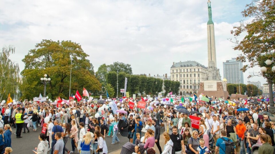 Tūkstošiem cilvēku dodas kristiešu gājienā “Jēzus maršs”