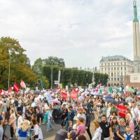 Tūkstošiem cilvēku dodas kristiešu gājienā “Jēzus maršs”