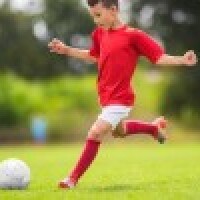Liepājā kristīgs futbolists atklāj jaunu sporta skolu bērniem