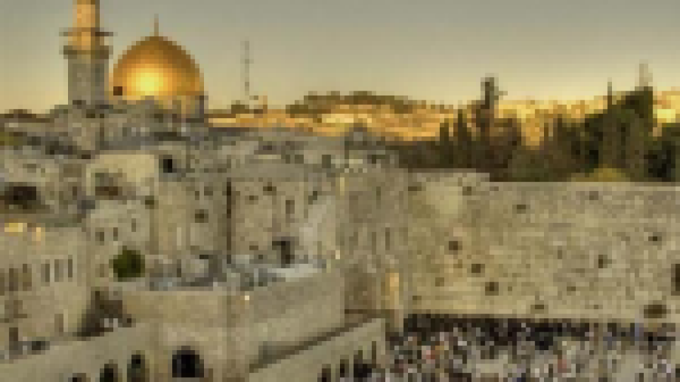 Izraēlas Augstākā tiesa atbalsta sieviešu tiesības lūgt Dievu pie Raudu mūra