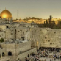 Izraēlas Augstākā tiesa atbalsta sieviešu tiesības lūgt Dievu pie Raudu mūra