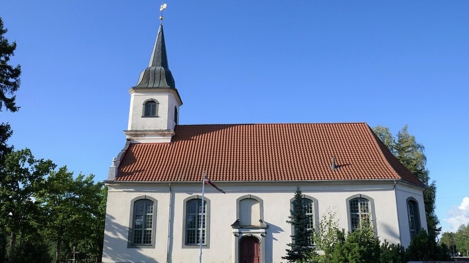 Ādažu draudze aicina uz Baltezera baznīcas apkārtnes sakopšanas talku