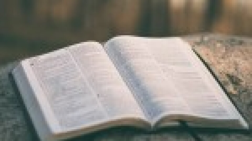 100 gadus veca kristiete izlasījusi Bībeli 60 reizes