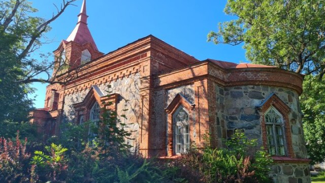 Aizputes adventistu draudze paziņo par baznīcas ēkas pārdošanu