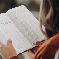 Amerikāņi joprojām Bībeli vairāk lasa drukātā formātā