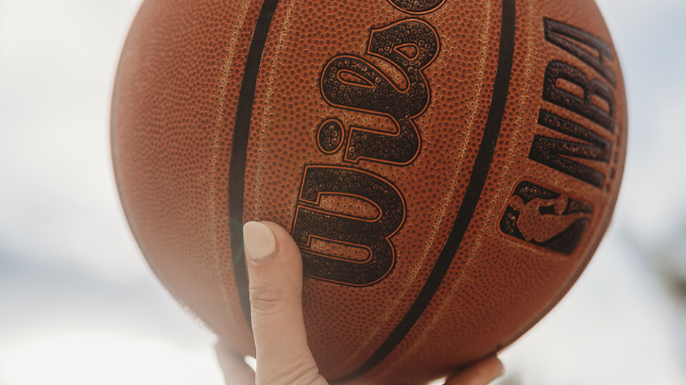 Basketbola čempionu komandas zvaigzne pirms izšķirošās spēles klausījies slavēšanas dziesmu