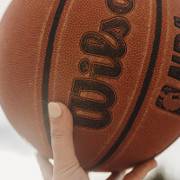 Basketbola čempionu komandas zvaigzne pirms izšķirošās spēles klausījies slavēšanas dziesmu