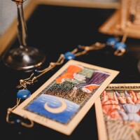 Lielbritānijas baznīcas aicinātas reaģēt uz pieaugošo interesi par astroloģiju un taro Lielbritānijas baznīcas aicinātas reaģēt uz pieaugošo interesi par astroloģiju un taro