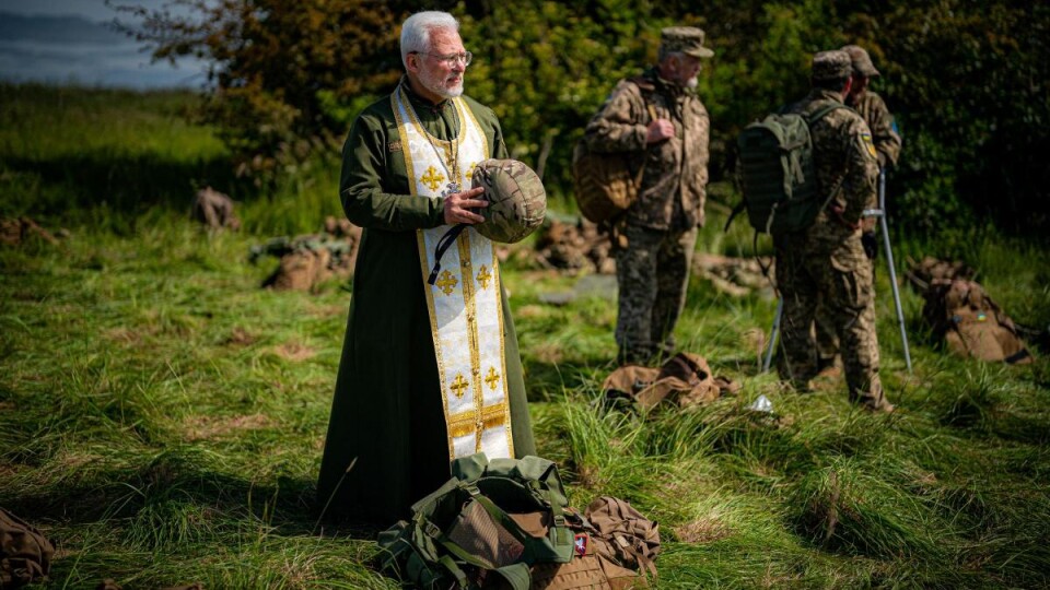 Lielbritānijā apmācīti ukraiņu militārie kapelāni dodas uz fronti