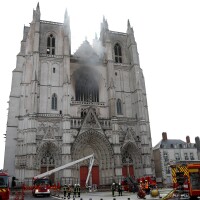 Francijas katedrāles dedzinātājam piespriests četru gadu cietumsods