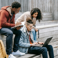 Jaunie studentu atbalsta noteikumi ASV varētu sagraut kalpošanas programmas