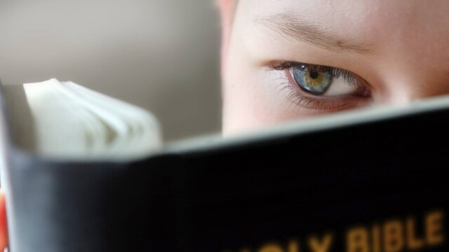 Amerikā skolēnus aicina piedalīties "Atnes savu Bībeli uz skolu" dienā