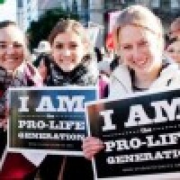 Tūkstošiem abortu pretinieku Horvātijā piedalās Dzīvības gājienā
