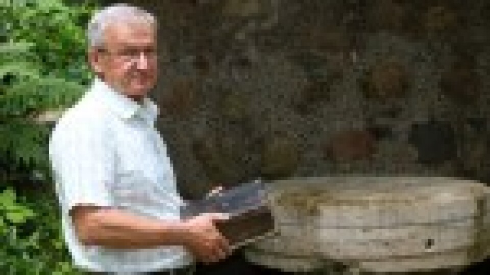 Uzņēmējs atgūst senu savas dzimtas Bībeli