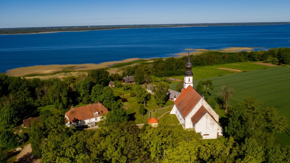 Burtniekos uzstāda vides stendu – Dieva Vārdu