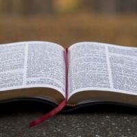 Pamatskola ASV aizliedz Bībeli "vulgaritātes un vardarbības" dēļ
