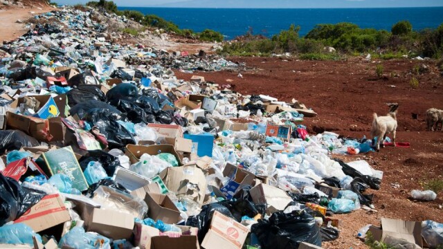Hondurasas mācītājs parāda ceļu plastmasas piesārņojuma apkarošanā