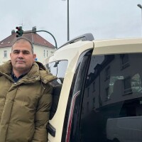 Vācu taksometra vadītājs sodīts par Bībeles tekstu uz taksometra