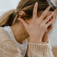 Džefrija Epstīna seksuālās vardarbības upuriem mācīja par Dievu Džefrija Epstīna seksuālās vardarbības upuriem mācīja par Dievu