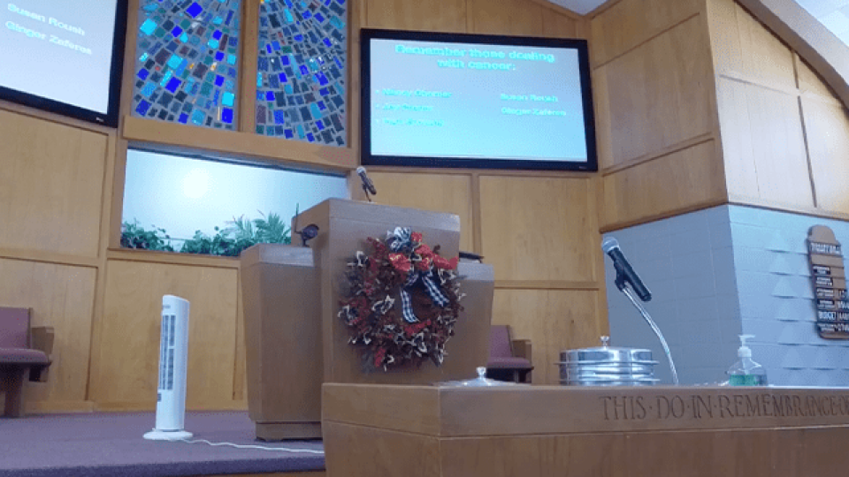 Mācītājs Oklahomā atgūstas pēc saduršanas baznīcas uzbrukuma laikā