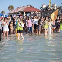 Floridā Lieldienu svētdienas dievkalpojumā kristās 200 cilvēku