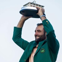 Golfa čempions Šeflers pateicas Kristum par uzvaru