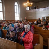 Kokneses luterāņu baznīcā atklāj piemiņas zīmi mācītājam Valdim Baltrukam