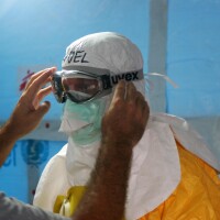 “Samaritan's Purse” komandas cenšās palīdzēt Ebolas vīrusa upuriem