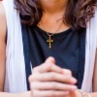 Skolotājai Berlīnē aizliedz valkāt kristiešu krustiņu