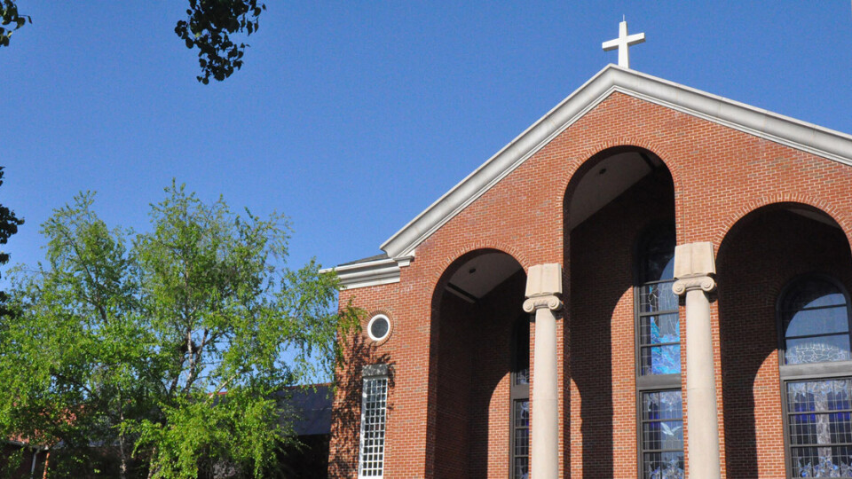 Melnādaino lielbaznīca ziedo vairāk nekā 1 miljonu dolāru