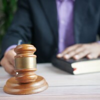 Mācītājs pārsūdz spriedumu par Bībeles sludināšanu pie abortu klīnikas