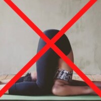 Bijusī Jogas skolotāja brīdina par jogas bīstamību