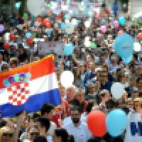 Horvātijā tūkstošiem cilvēku pulcējas dzīvības atbalsta gājienā