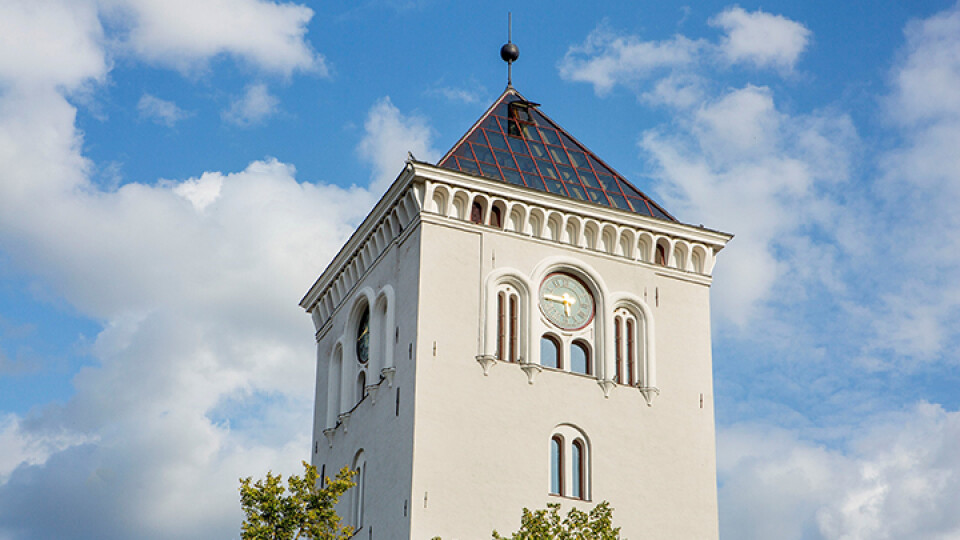 Jelgavas Trīsvienības baznīcas tornī atklāj tekstiliju izstādi