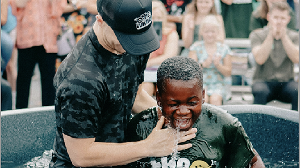 Kādā ASV baptistu draudzē spontāns aicinājums kristīties izjauca ierasto dievkalpojuma kārtību