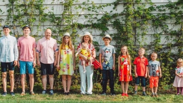 Ozolu ģimene no Latvijas izvēlēta par Eiropas Gada daudzbērnu ģimeni 2023