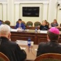 Ukrainā Baznīca tiekas ar valdību