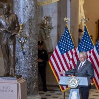 ASV Kapitolijā atklāj Billija Grehema statuju