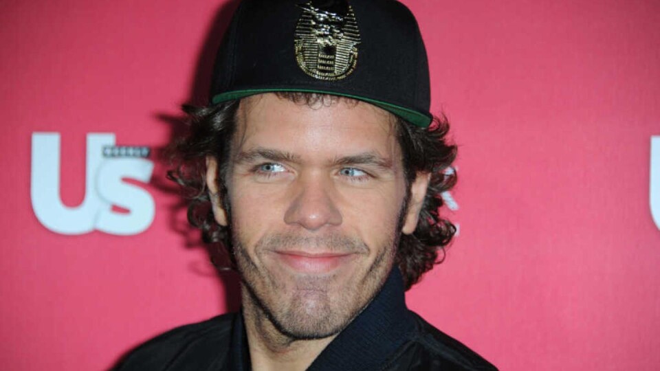 Perezs Hiltons pēc smagas slimības sāk lasīt Bībeli no sākuma līdz beigām