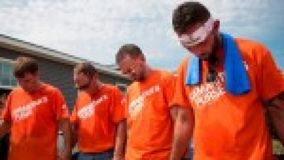  Brīvprātīgie palīdz viesuļvētrā Maikls cietušajiem
