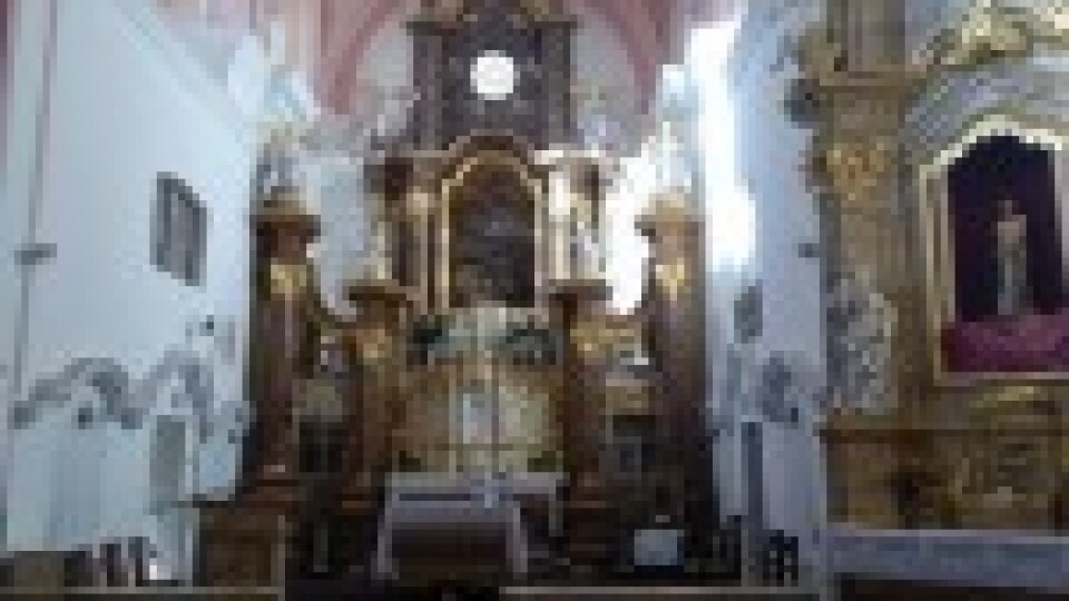 Pabeigta 260 gadus veco Pasienes katoļu baznīcas durvju restaurācija