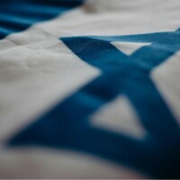 Parīzē apgānīts holokausta memoriāls un divas sinagogas