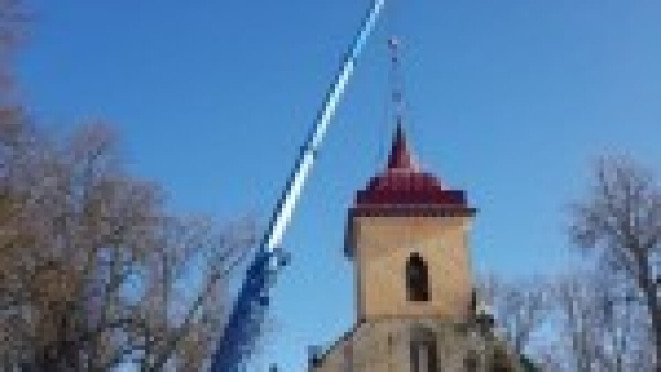 Krapes baznīcas tornim jauna spice